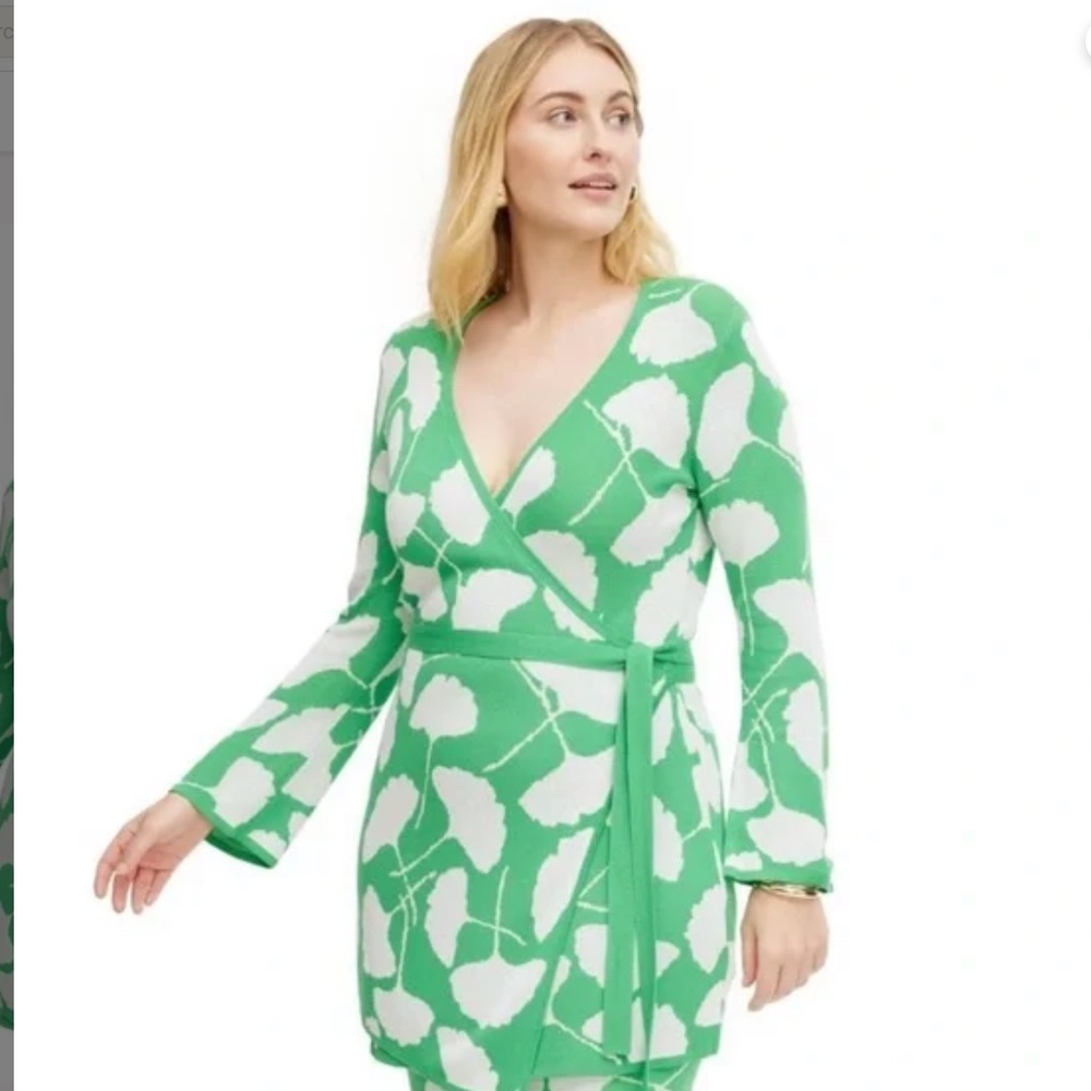 NWT DVF for Target Long Sleeve V-Neck Ginkgo Green Sweater Wrap Top, Large